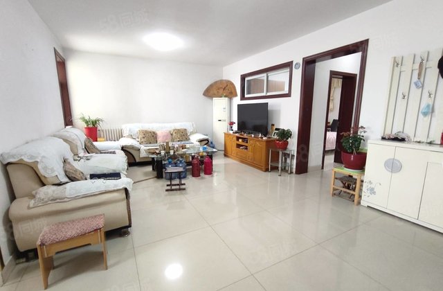 急售，区妇幼   ，单价5开头金柱绿城，金凤龙庭电梯三室送储