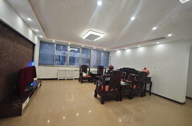 急卖，市中心位置，精装修，市医院附近，四室两厅两卫