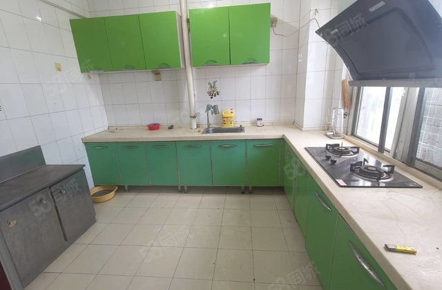 香江旁，150平，70多万电梯房，运河庭院，大三室两厅两卫，