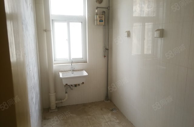 水晶丽城西区 三室朝阳 交房未住 三室两卫 带储藏室 七中