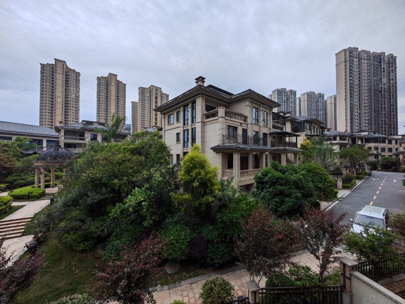 华晨山水洲城美墅5室3厅4卫350㎡南北488万