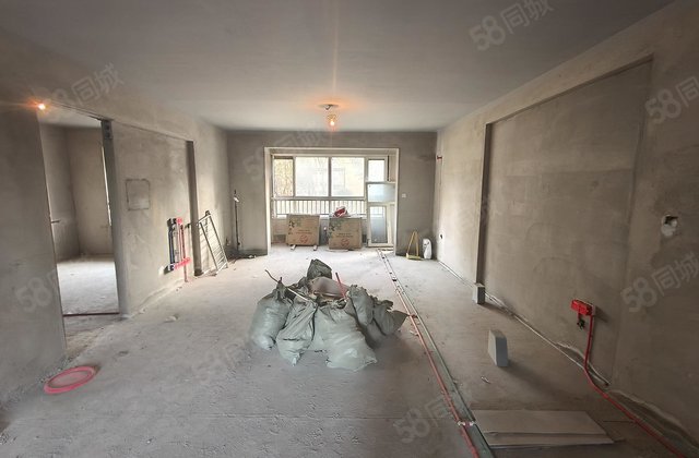 大河时代伍号院5室2厅202㎡147万二手房图片