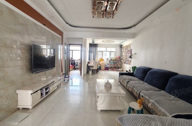 香江对面市医院附近 海源丽都 一八年的房可以做四室，边户全明