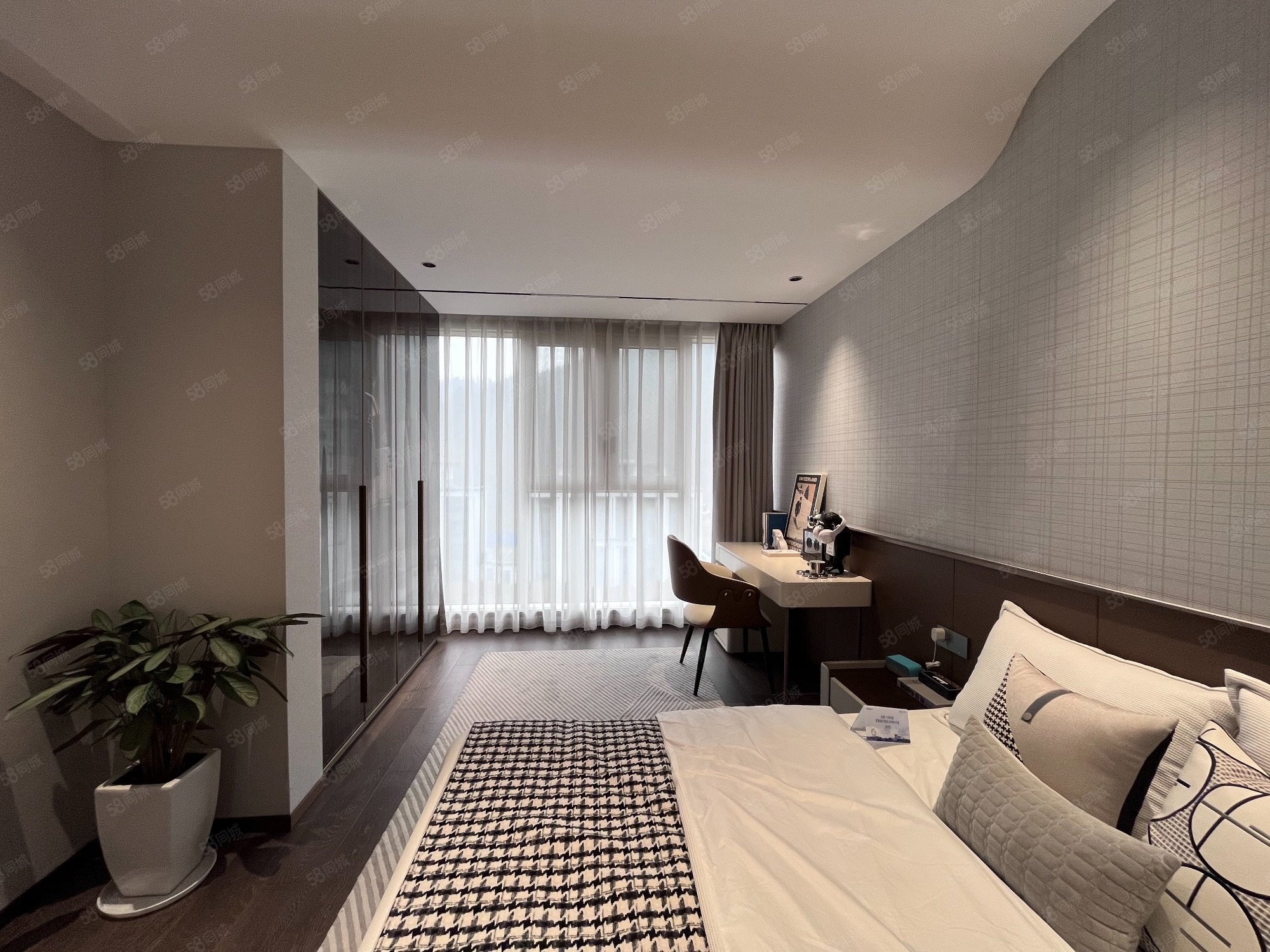 汉成世家5室3厅5卫178㎡南北125万