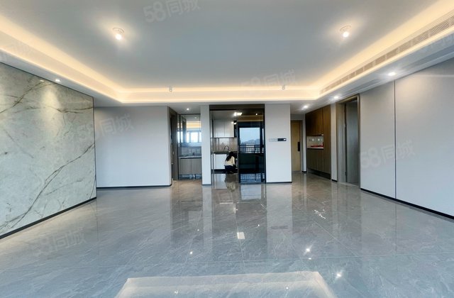 龙湖天璟4室2厅136.23㎡300万二手房图片