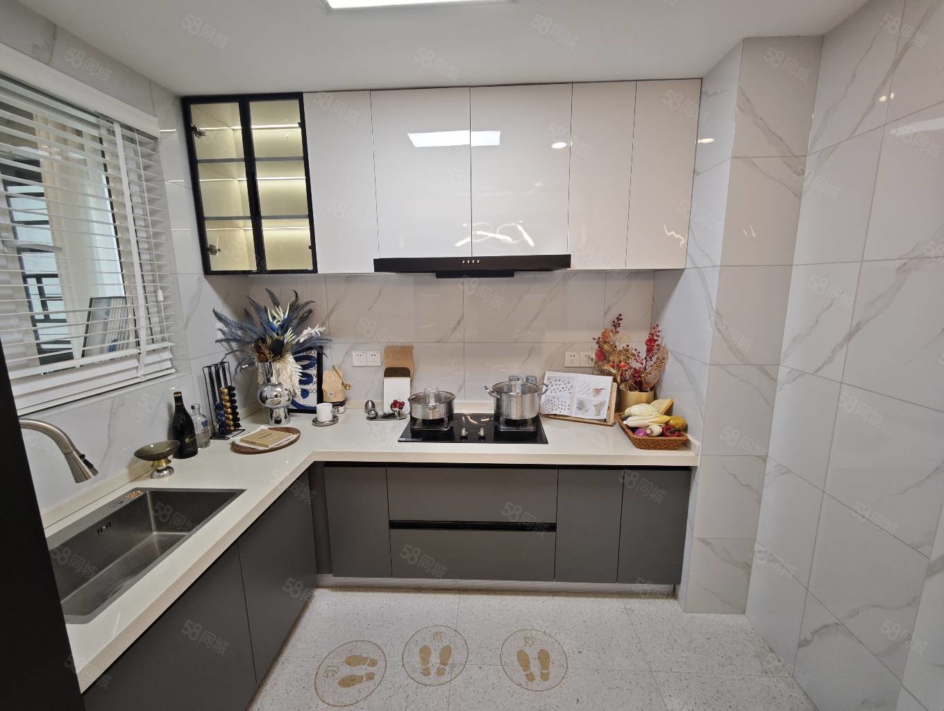 当代满庭春MOMA3室2厅2卫117㎡南北53.5万