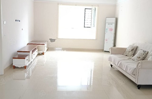 徒骇河附近，三叶草户型，送地下室御景王宅，中央帝景