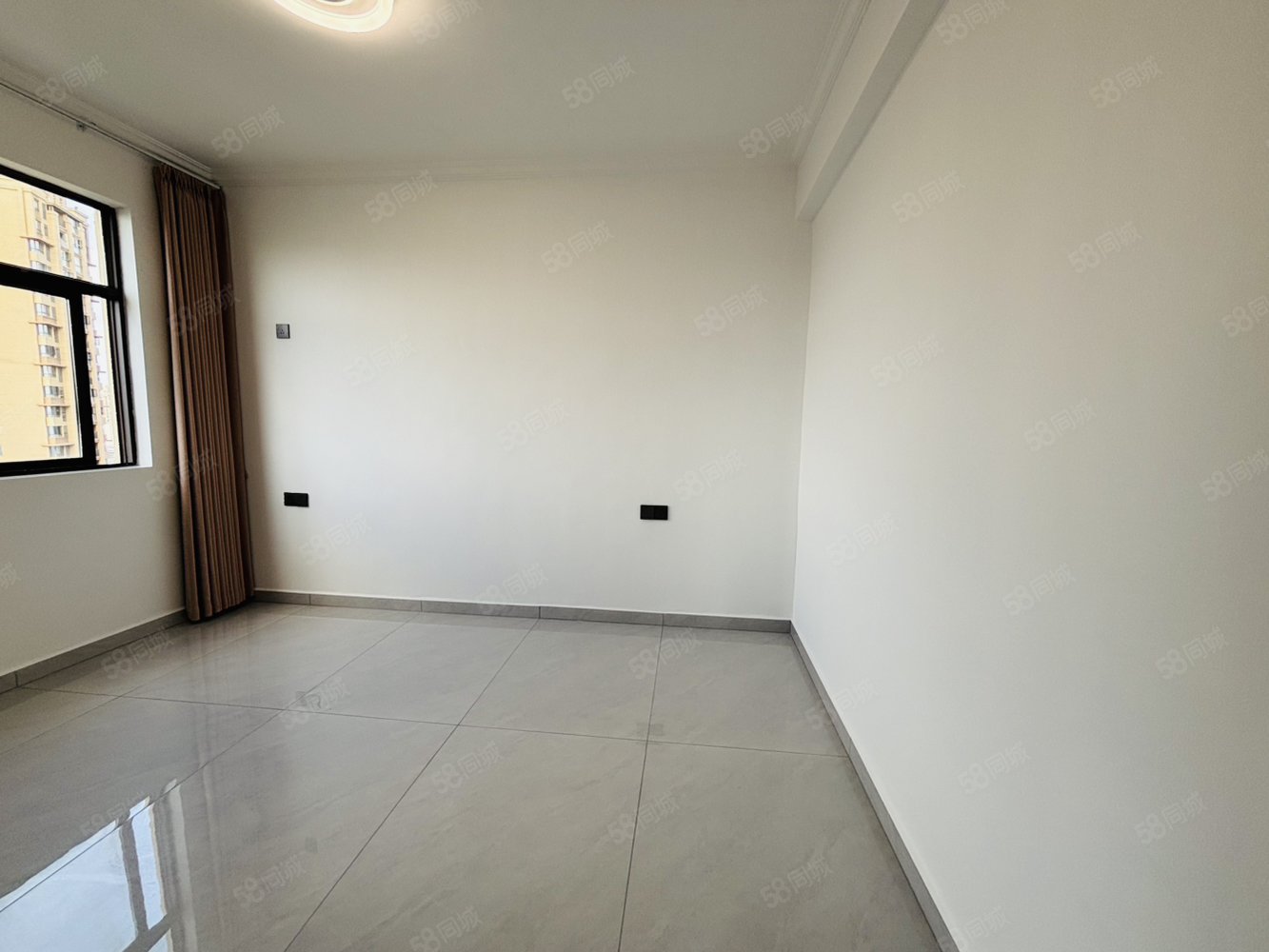 香槟国际5室2厅2卫130㎡南北69.8万