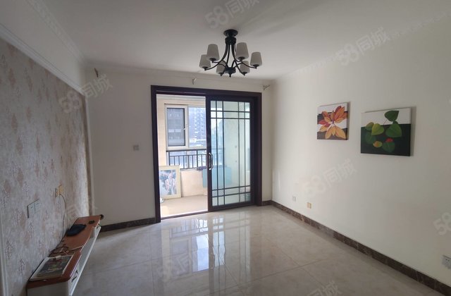 电梯房 商品住宅 商业配套成熟 南北通透 出行方便