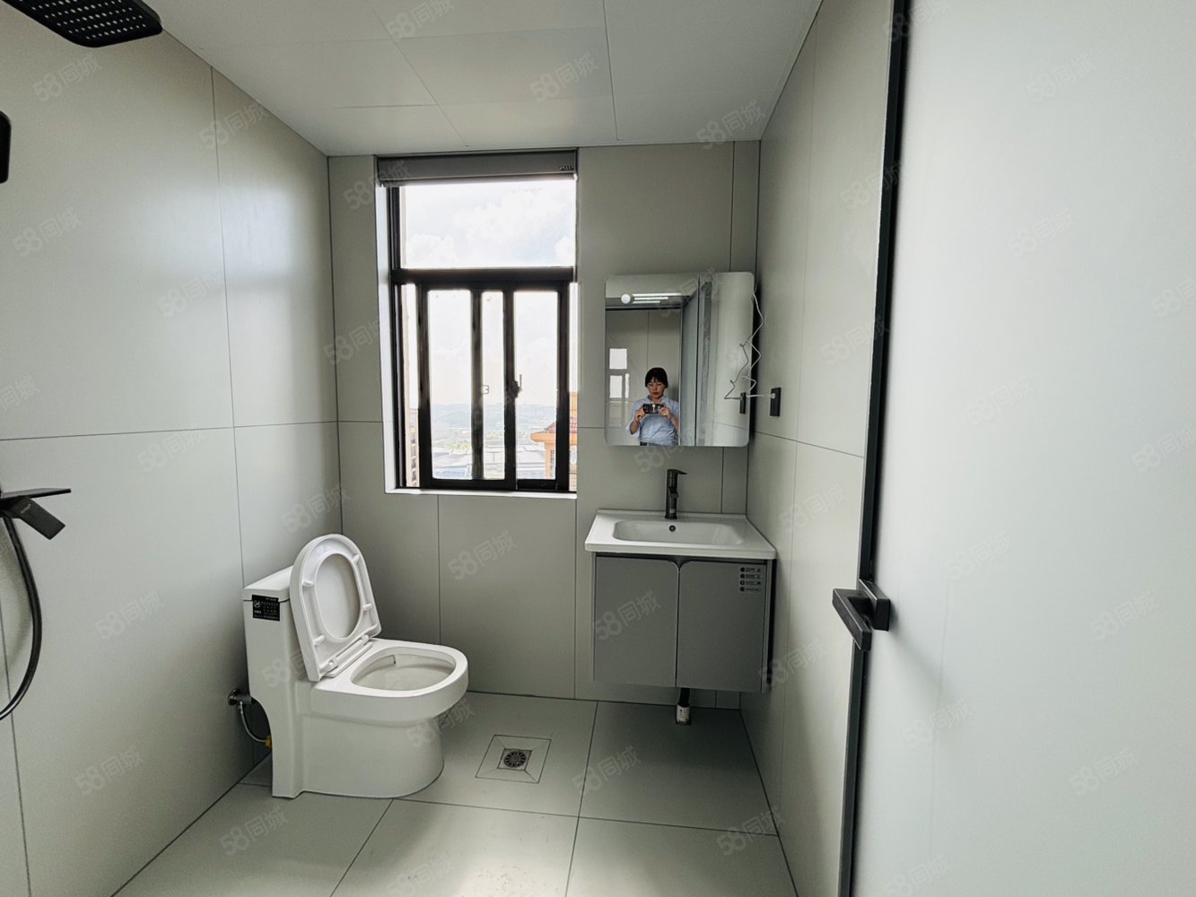 香槟国际5室2厅2卫130㎡南北69.8万