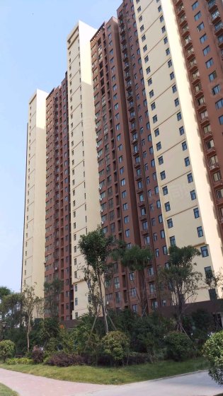 南龙湖地铁口小三房72万急售,随时看房欢迎咨询