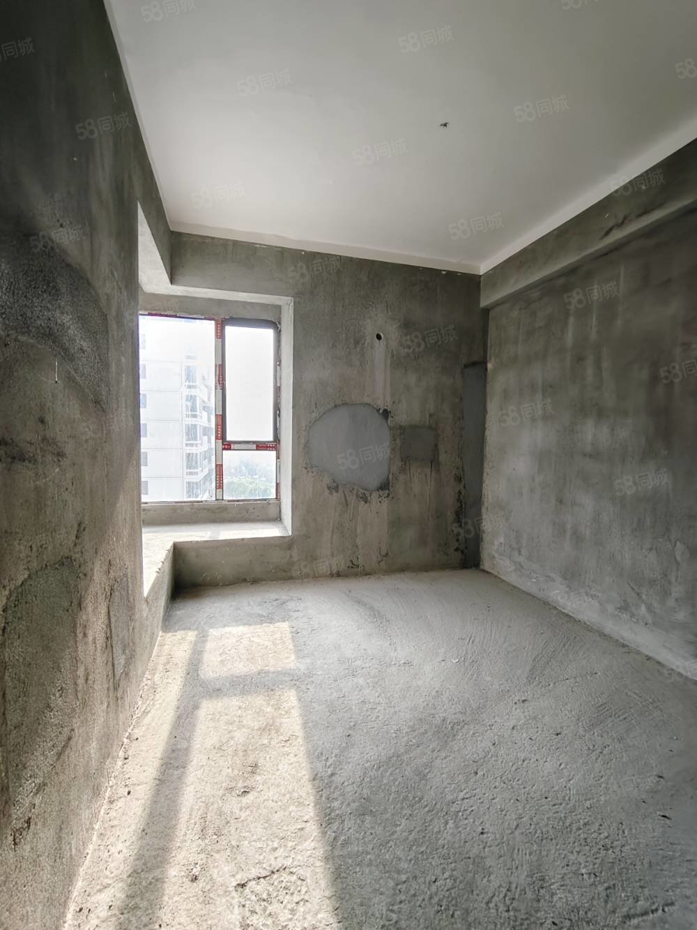 德和领秀广场4室2厅1卫140㎡北122.9万