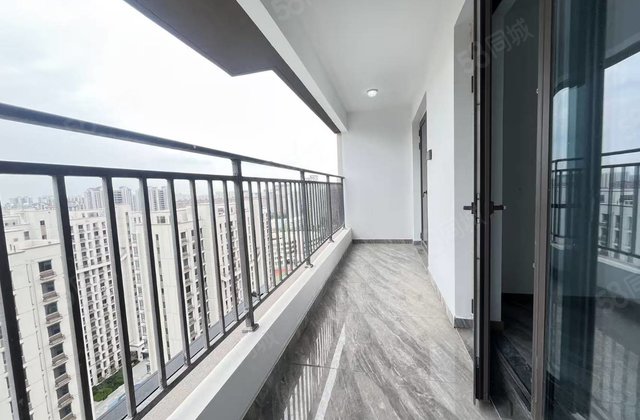 净赔30万！新房现房急售！南部片区财信学府印象！带车储