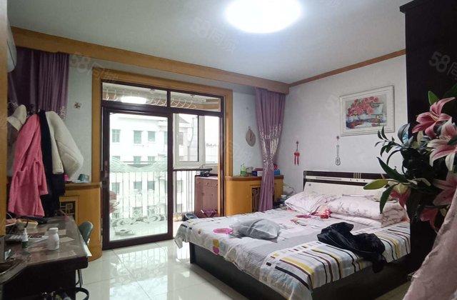 闸口临街 文轩八中本部 急售中层单价6200 新时代 建材