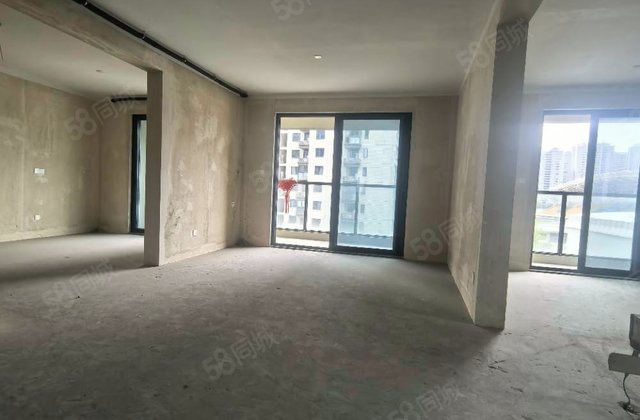 凤璘府4室2厅131.17㎡175万二手房图片