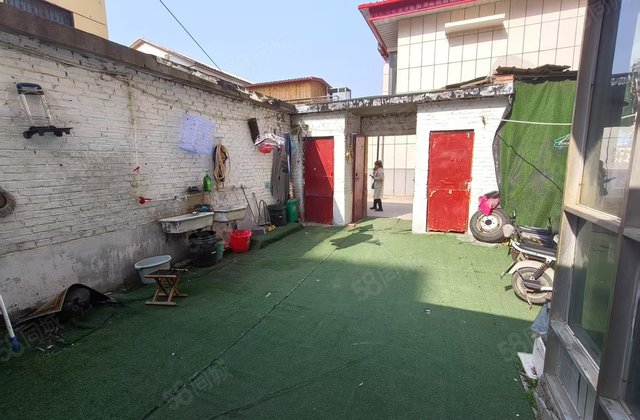 振兴路上！一楼带院带独立大门，五室的房子，三室朝阳，