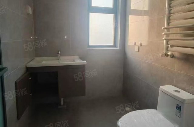 4室2厅 明康康盛园 133平 朝南 采光好 周边商圈成熟