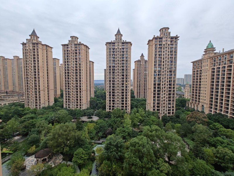 铂雅苑5室3厅4卫665㎡南北1600万