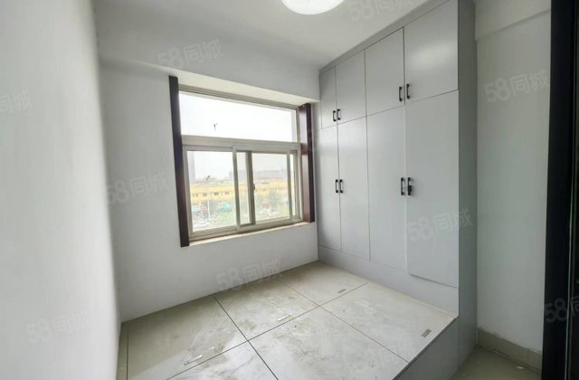 香江二期对过 地暖装修三年 公摊小 诚心出售