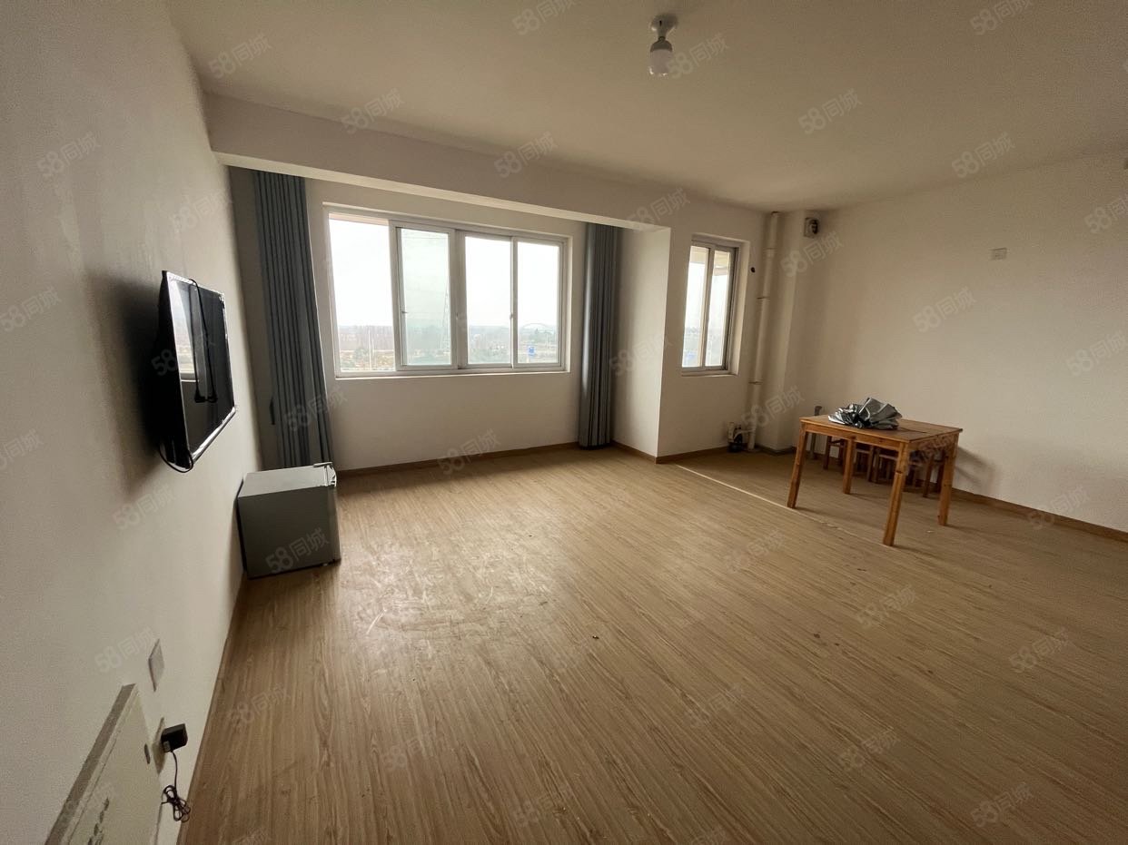 江畔人家3室1厅1卫98㎡南北50万