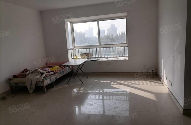 翡翠城电梯西边户，118平三室两厅两卫，南北通透，带储