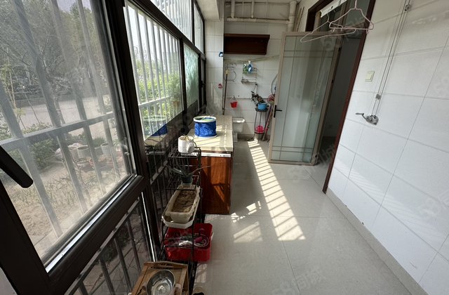一楼带院新水明珠洋房四室带车位带储看房有钥匙