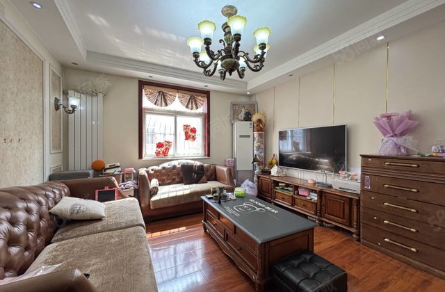 湖边  世博园  3楼东边户   有地下室  免大税