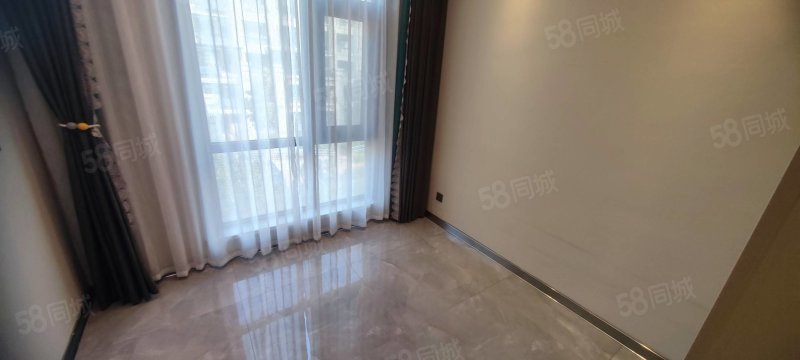 聆海御园4室2厅2卫149.71㎡南北162万