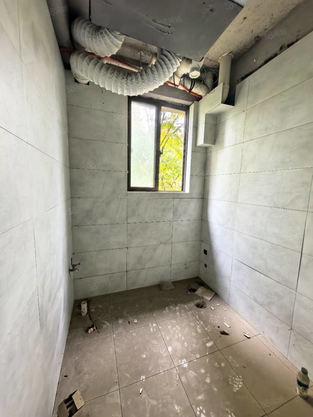 北湖湾8室2厅5卫215㎡南北200万