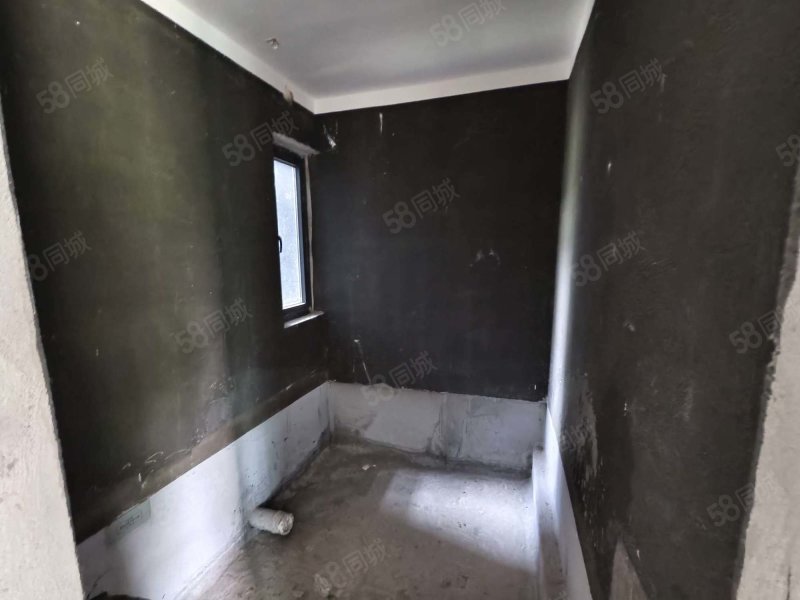 玖璋院3室2厅2卫135㎡南北105万