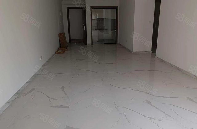 出售国岳府小区 带车位储藏室 户型很好 价格不高