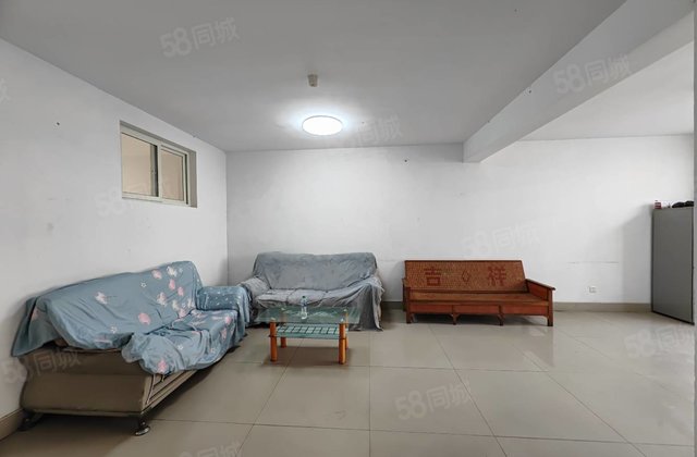 汽车站东临 建设路 伟业中华苑 免大税  三楼三楼 3萬入住