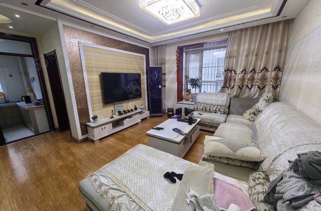 莲湖花园二期 东边户 大三室 精装修 领包入住 多层 公摊小