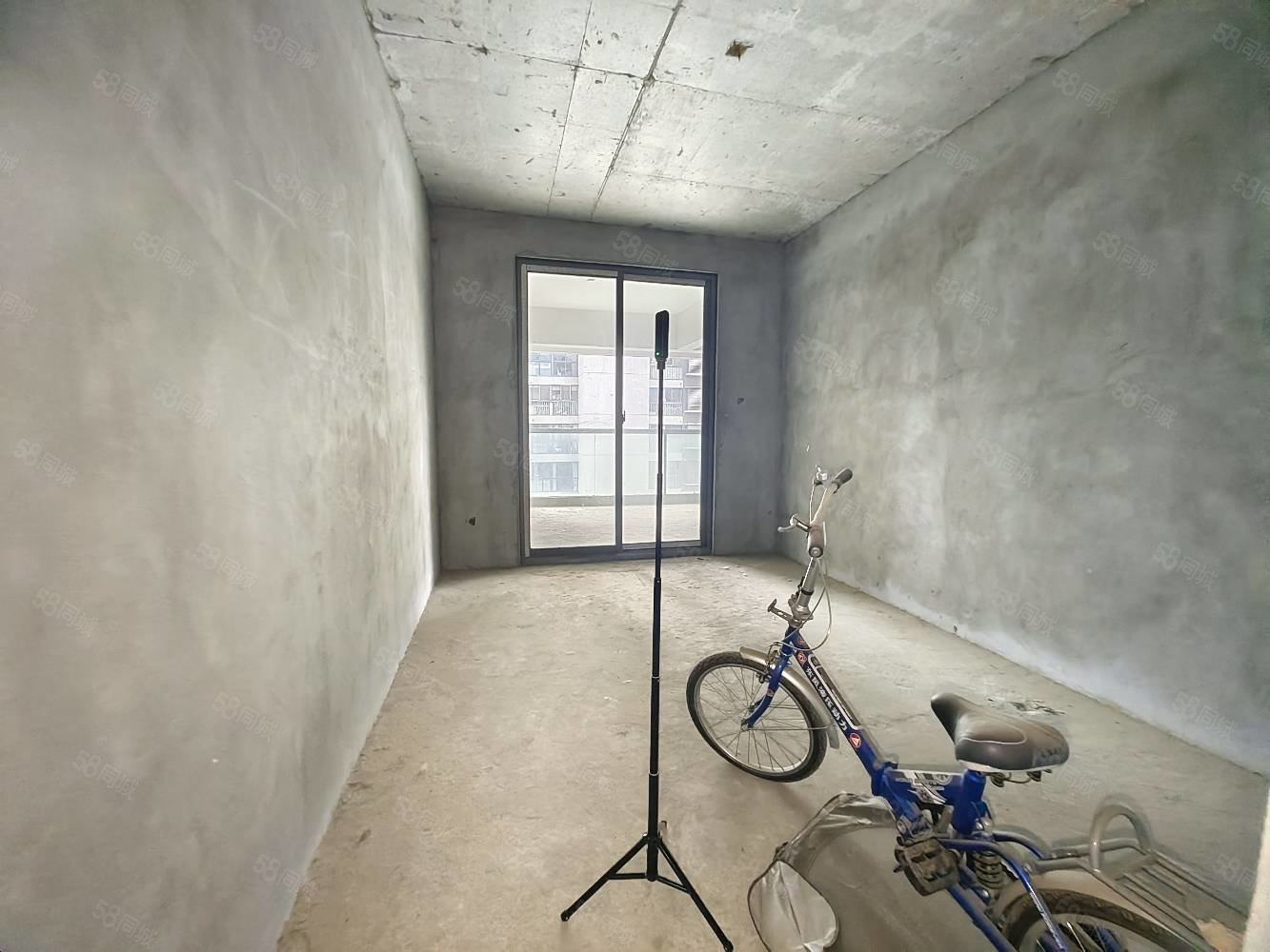 翔龙四方新城4室2厅2卫181㎡南北79.8万