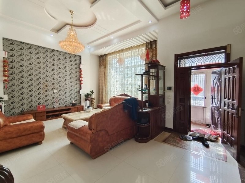 双龙新村(别墅)4室2厅3卫195㎡南北125万