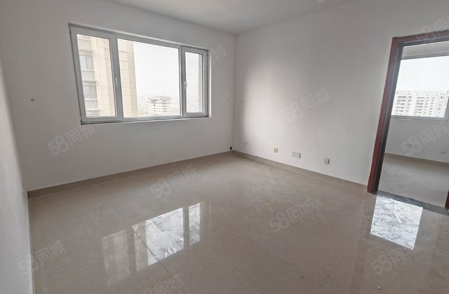 市中心位置，王卷帽120平三室两厅两卫