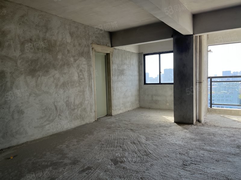 百米栋距视野东山新小区万泰华庭即可装修