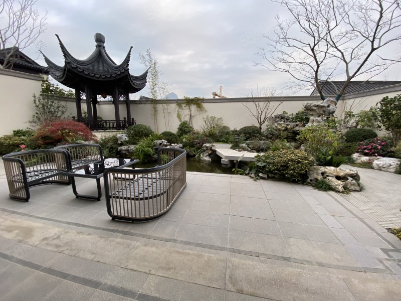 蓝城观云小镇(别墅)3室2厅3卫130㎡南360万