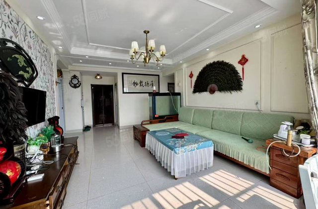 莲湖花园 送车位 楼龄新 满五   有电梯 南北通透