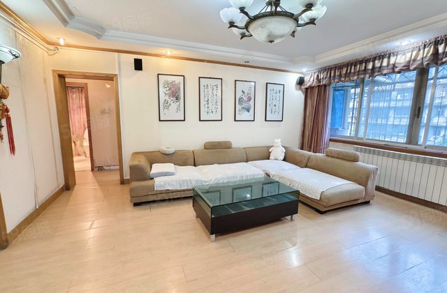 鸿园小区5室2厅200.75㎡150万二手房图片