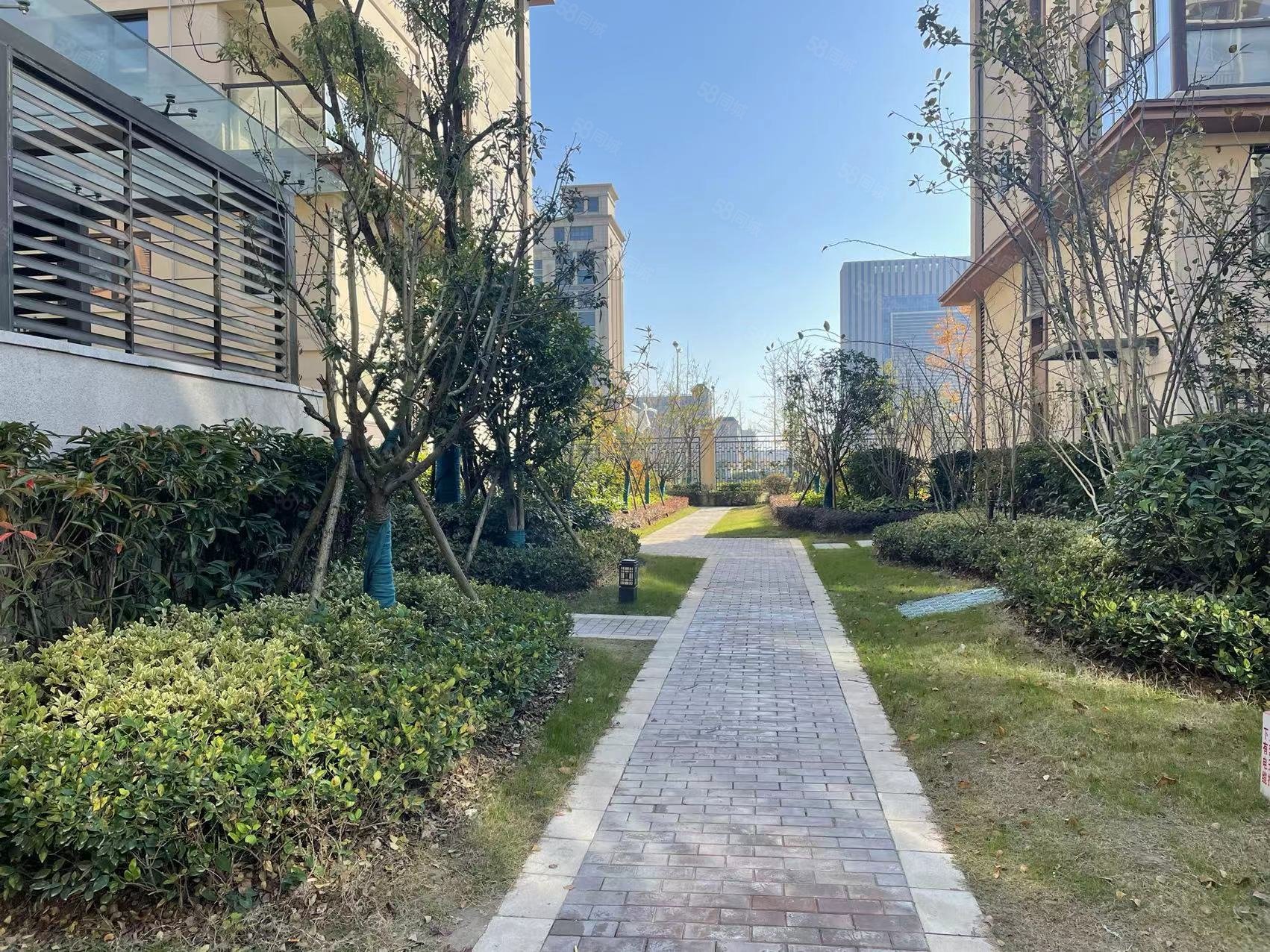 万创御香 毛坯三室,环境好,采光好 业主急售,万创御香山-淮南58同城