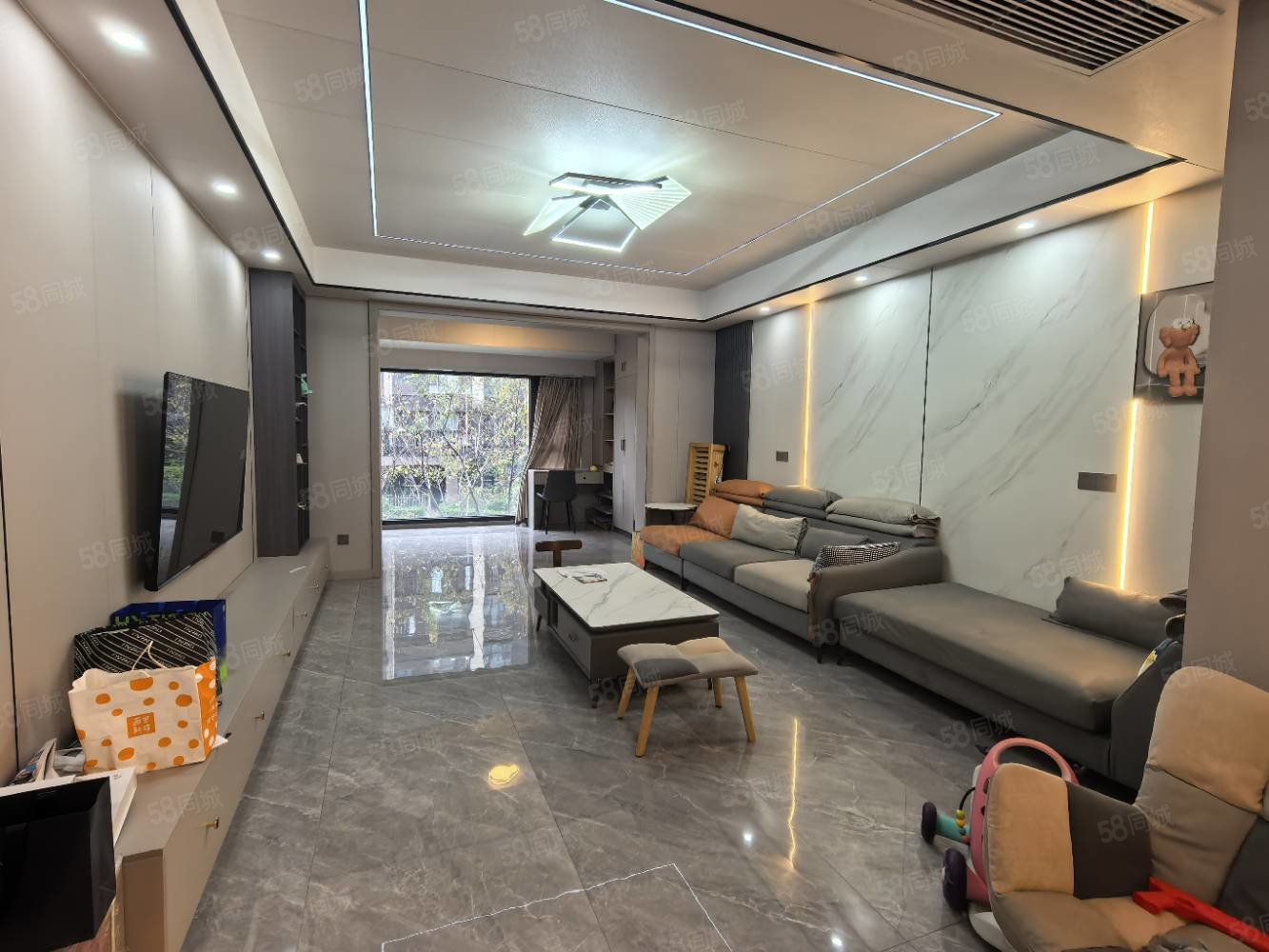 港中旅公元6室2厅3卫143㎡南北189万