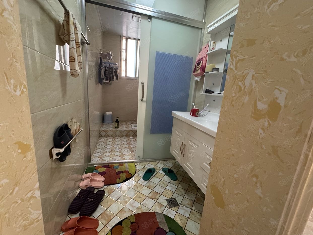 瑞湖家园3室1厅2卫127.47㎡南65万