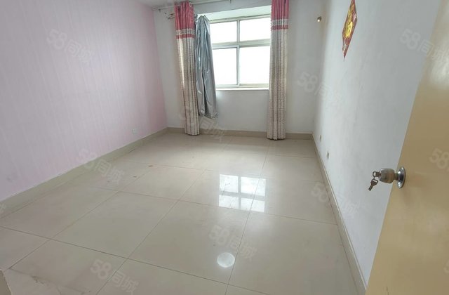 三楼！伟业中华苑紧邻万达，汽车总站，三室，免费停车步梯公摊小