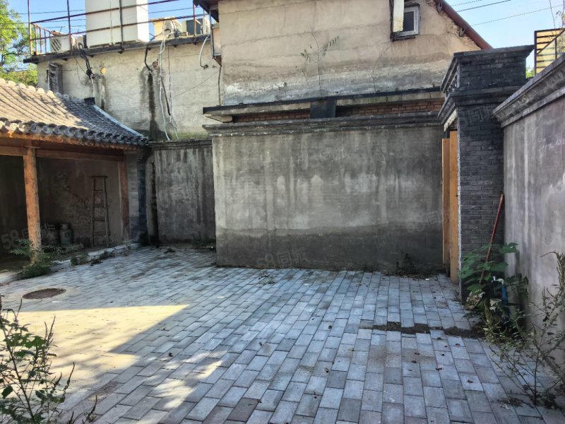 東絳胡同小區(qū)3室2廳0衛(wèi)150㎡南北1800萬