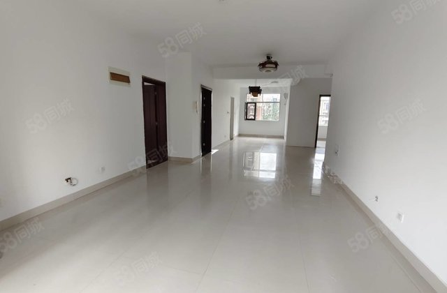 距离二中只有50 ，元宝户型电梯房，带车储免大税，5楼双阳台