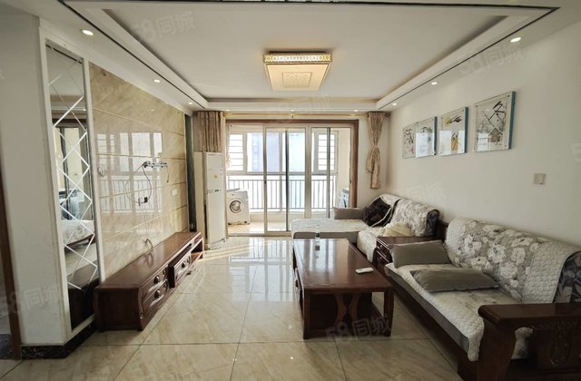 精装大三室两卫 免大税带车位东边户 房东急售   随时可看房