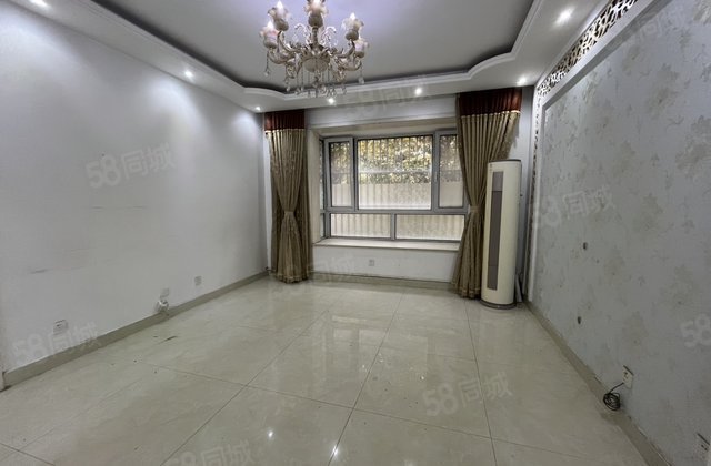 喜鹊房源 龙湾二期 一楼带院 可做三室 有车位 免大税