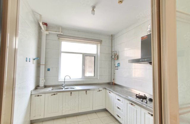 裕昌国际金柱东苑三室两厅送车位储藏室