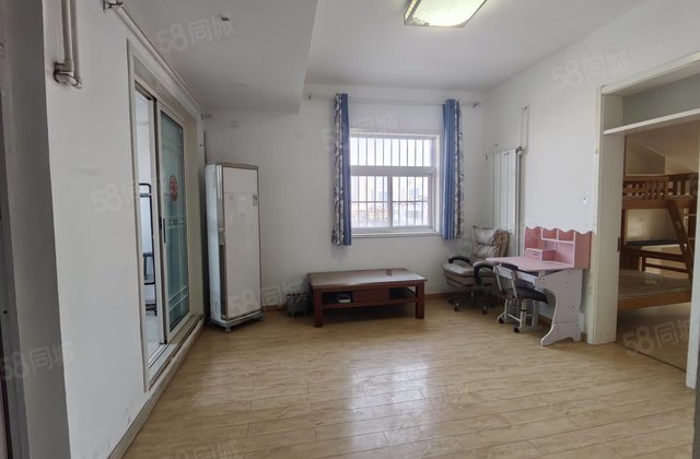 文轩总校，东关双  ，威尼斯花园一期，三室一厅，停车方便